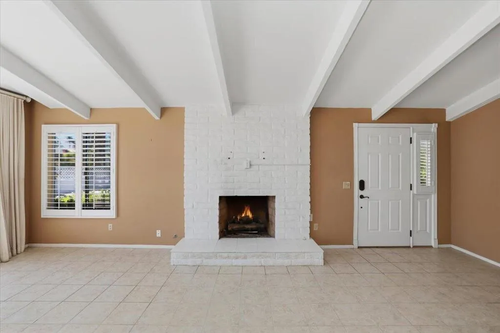23-Living Room