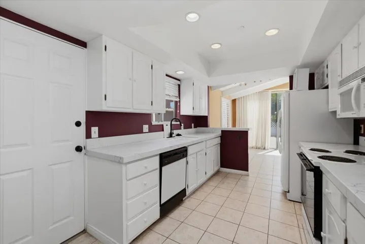 28-Kitchen