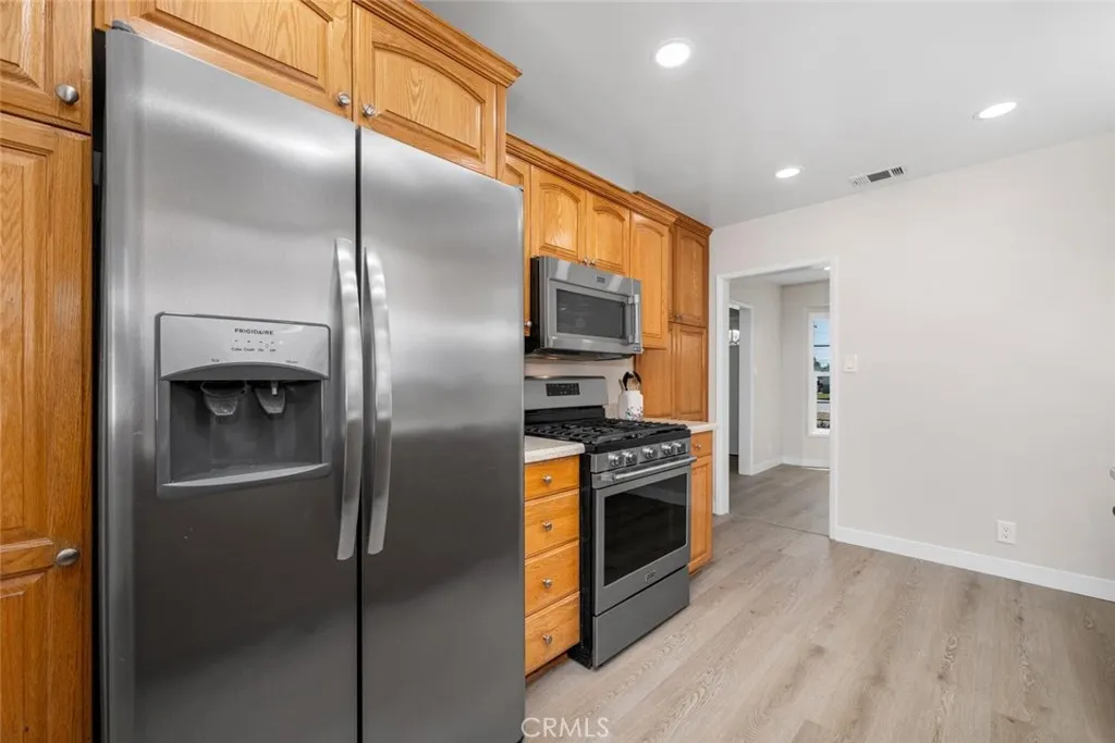 Side-by-side refrigerator included.