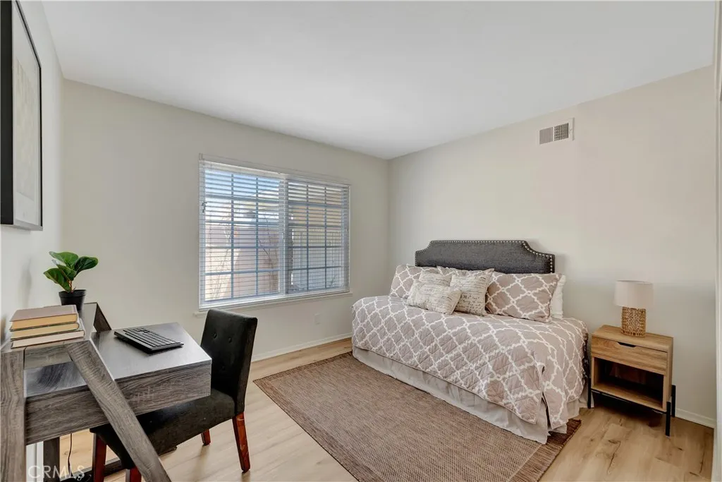 2st bedroom