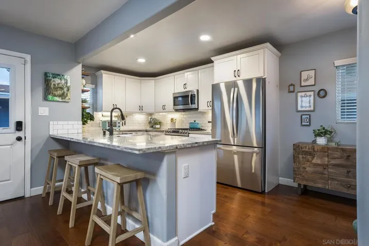 3115 Russell, San Diego, California 92106