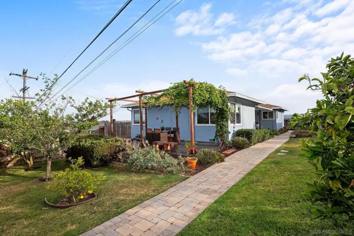 3115 Russell, San Diego, California 92106