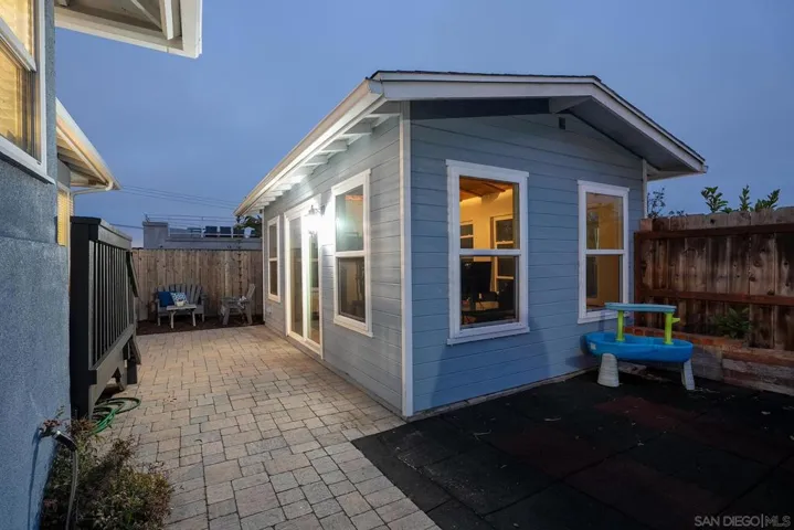 3115 Russell, San Diego, California 92106