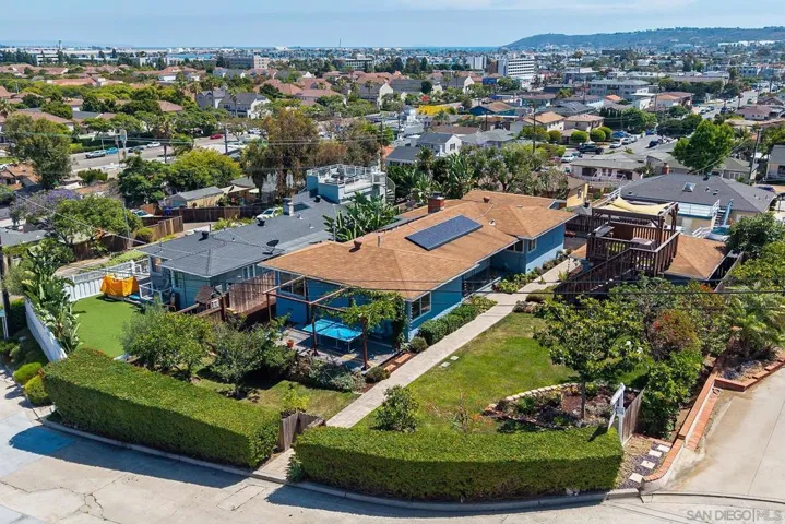 3115 Russell, San Diego, California 92106