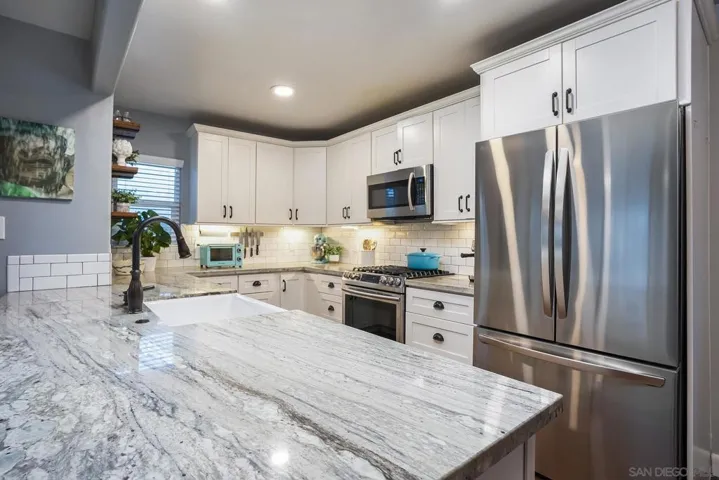 3115 Russell, San Diego, California 92106