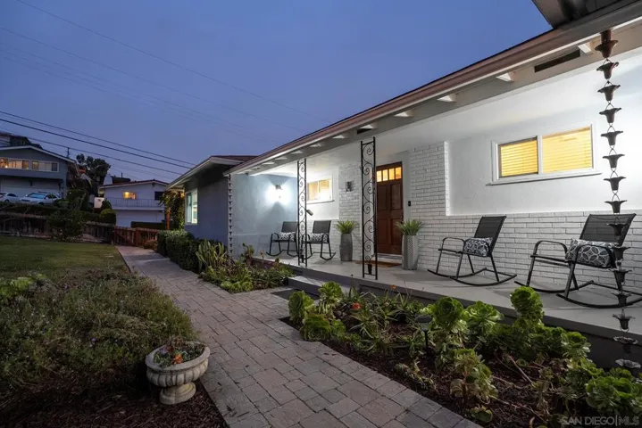 3115 Russell, San Diego, California 92106