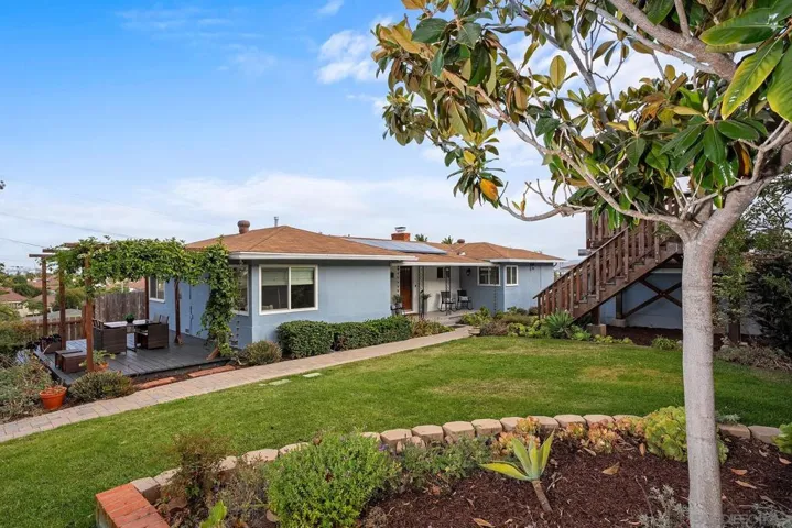 3115 Russell, San Diego, California 92106