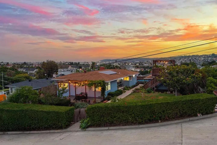 3115 Russell, San Diego, California 92106