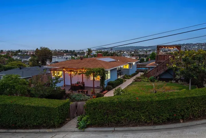 3115 Russell, San Diego, California 92106