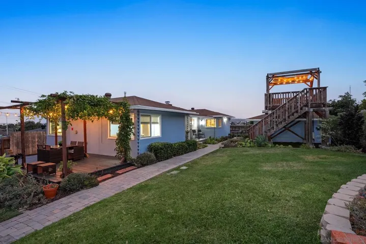 3115 Russell, San Diego, California 92106