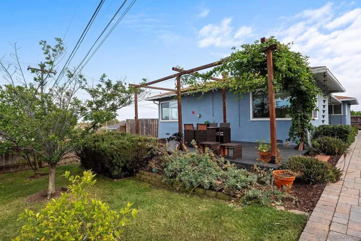 3115 Russell, San Diego, California 92106