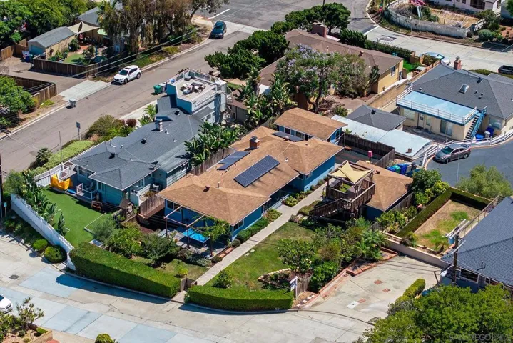 3115 Russell, San Diego, California 92106