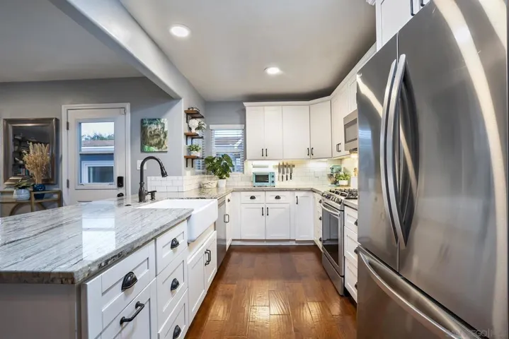 3115 Russell, San Diego, California 92106