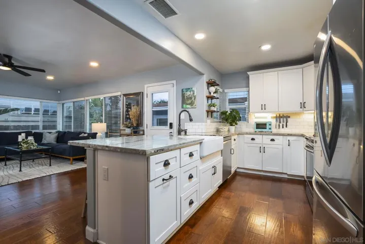 3115 Russell, San Diego, California 92106
