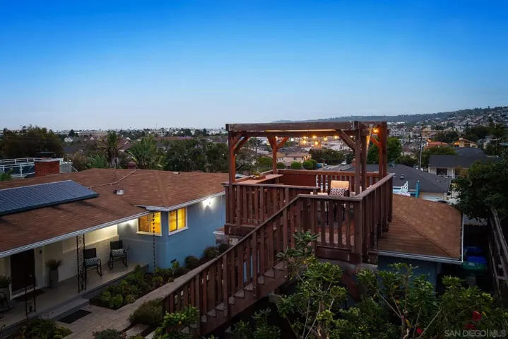 3115 Russell, San Diego, California 92106