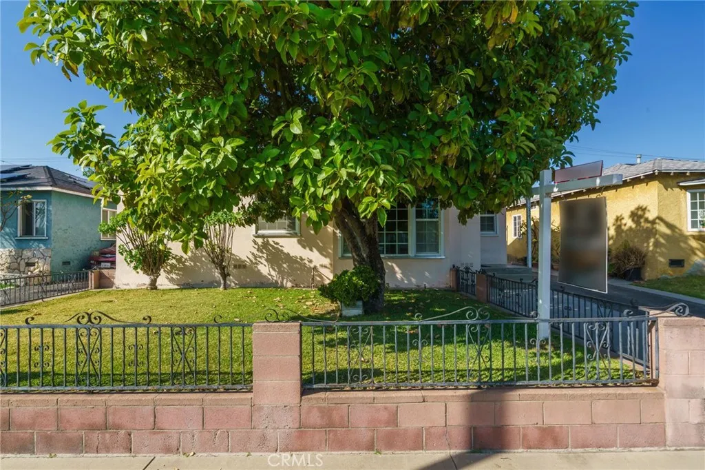 Fence in Front Yard
