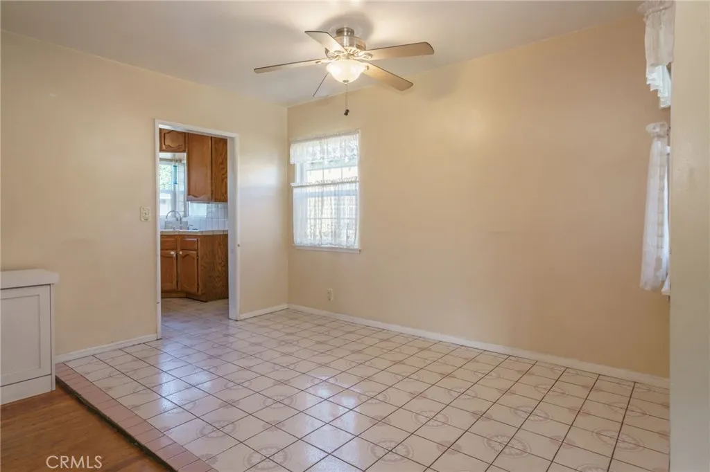 Dining Area leading to Kitchen
