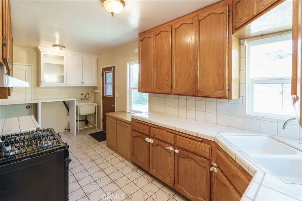 Plenty of Cabinets