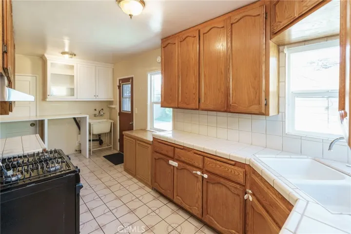 Plenty of Cabinets