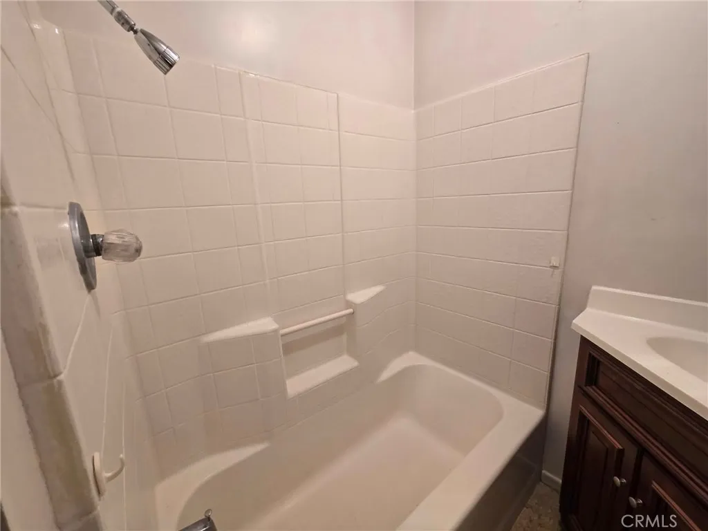 Full bath in den/2nd living room