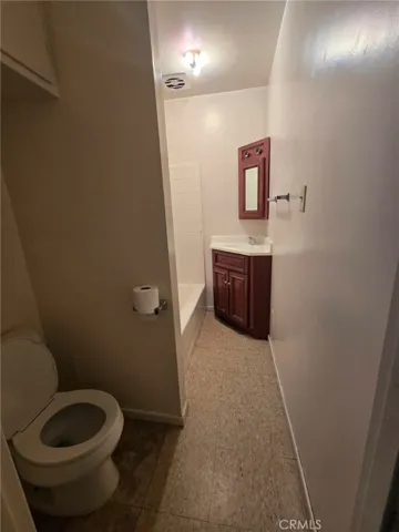 Full bath in den/2nd living room