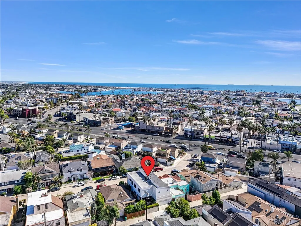 Close to trendy restaurants, cafes, and boutique shopping