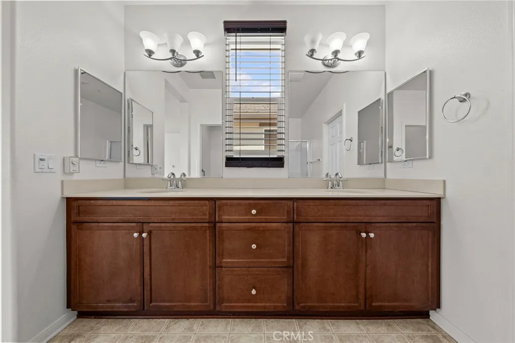 Master bedroom bathroom