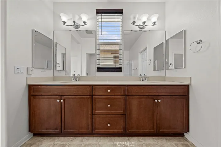 Master bedroom bathroom