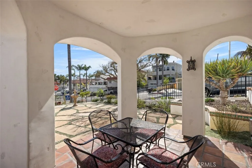 Private 800 sq. foot patio.