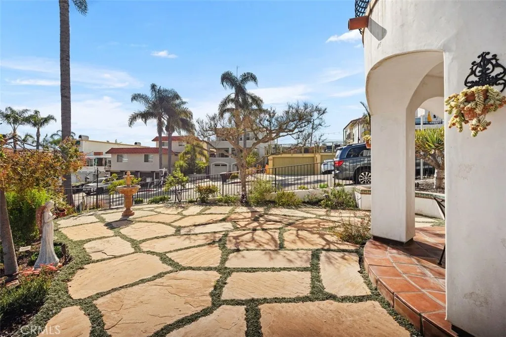 Private 800 sq. foot patio.