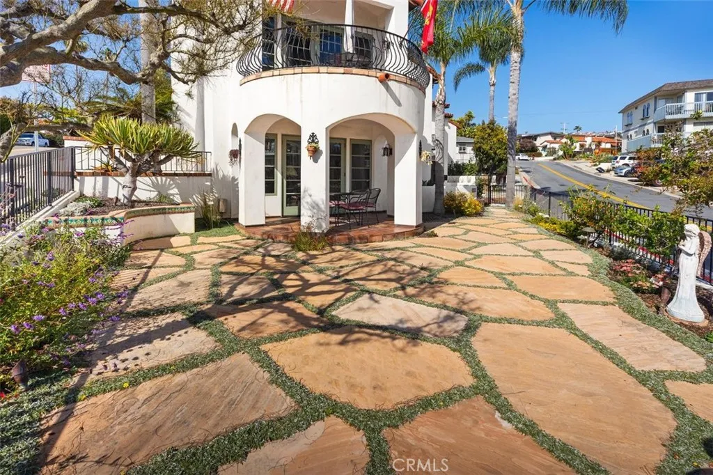 Private 800 sq. foot patio.
