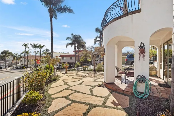 Private 800 sq. foot patio.