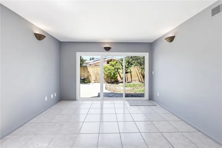 Kitchen Dining area