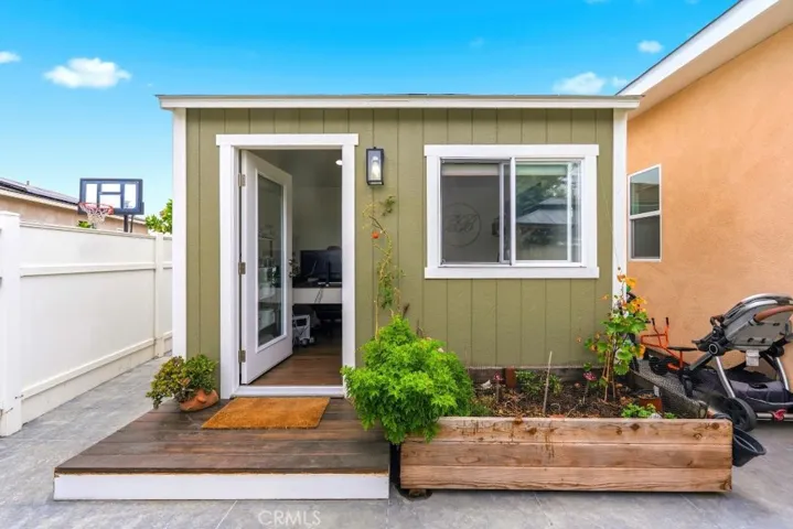5055 N Raton, Long Beach, California 90807