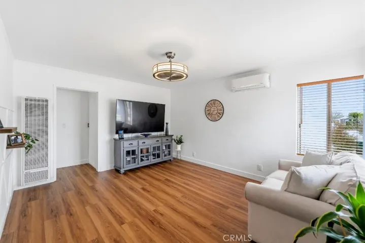 5055 N Raton, Long Beach, California 90807