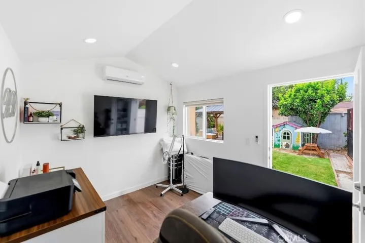 5055 N Raton, Long Beach, California 90807