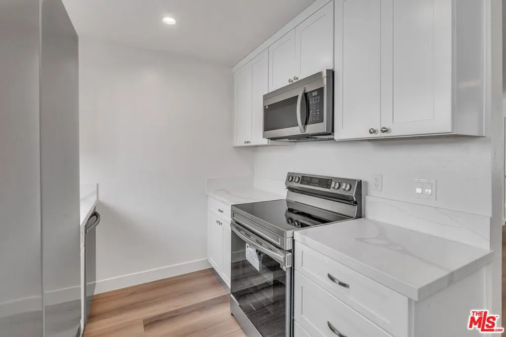 Quartz Countertops & New Cabin