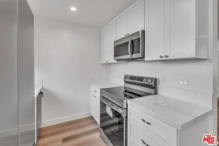 Quartz Countertops & New Cabin
