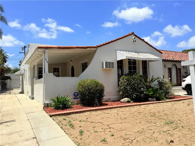 933 S Mullen Avenue, Los Angeles, California 90019