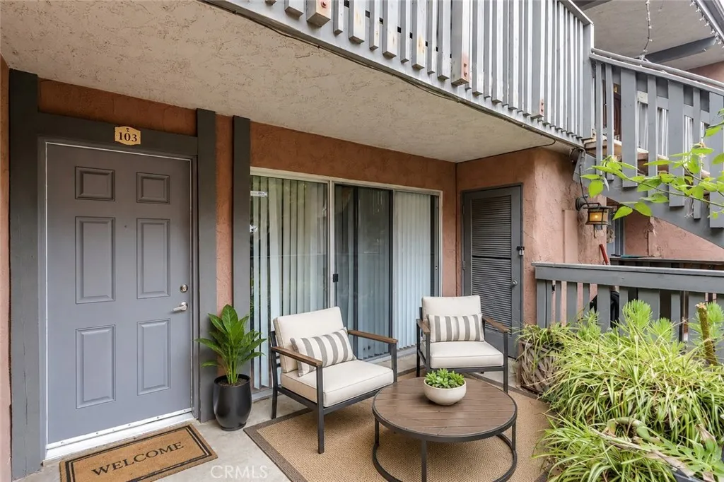 Private Patio
Virtually staged photo