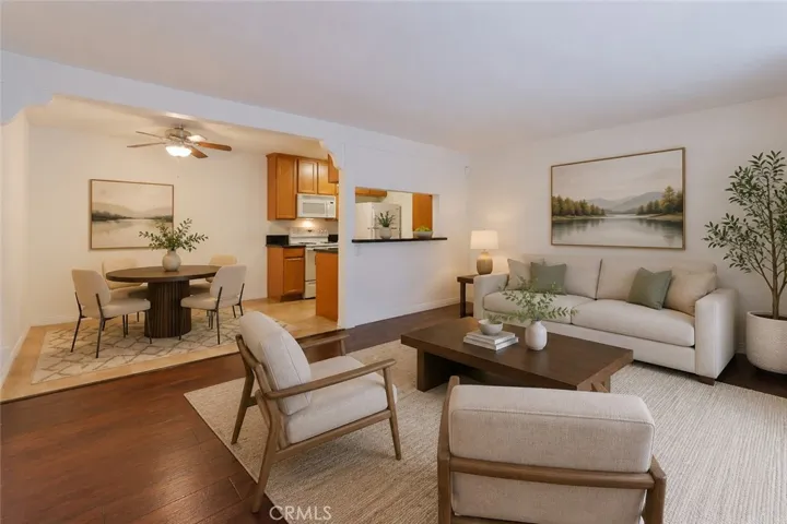 Living to Dining & Kichen
Virtually staged photo
