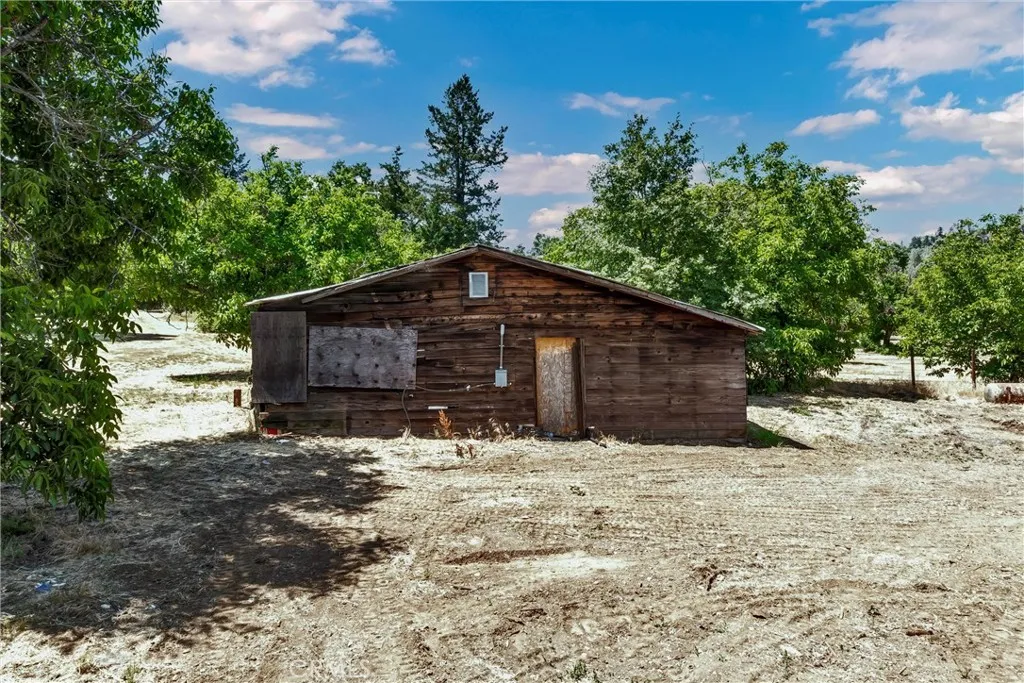 detached barn