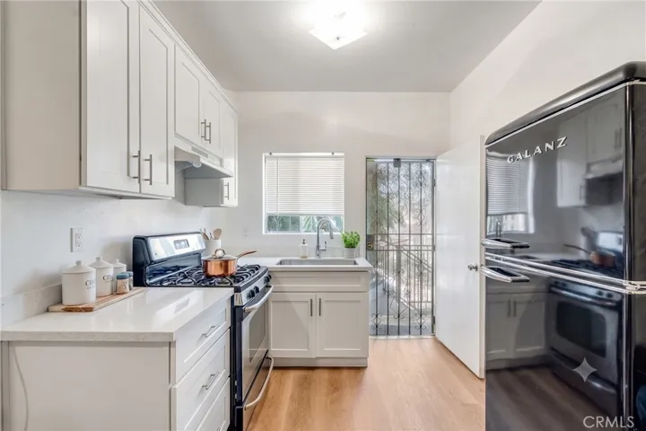 Digitally decluttered - kitchen - unit 1