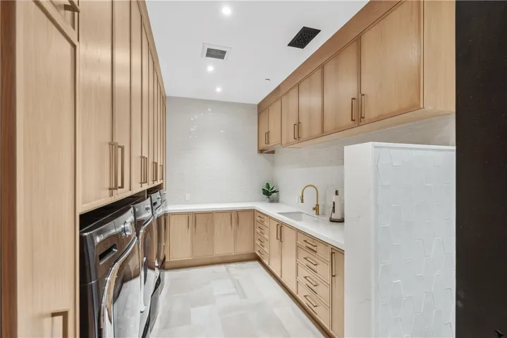 Main Laundry Room/Dog Wash