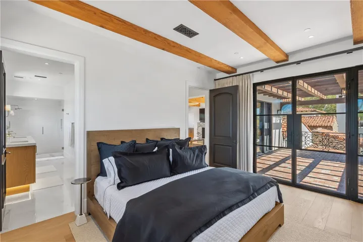 Main House Upper Suite bedroom