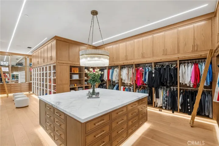 Her Closet, Main Primary Suite