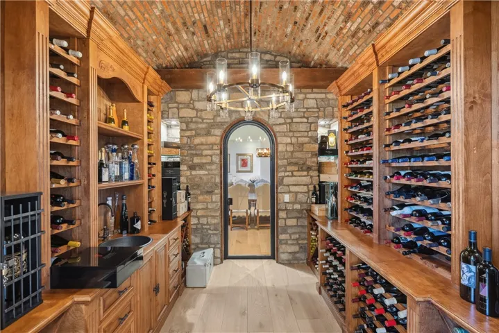 Wine Room, Main