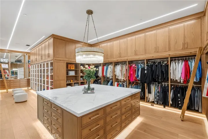 Her Closet, Main Primary Suite