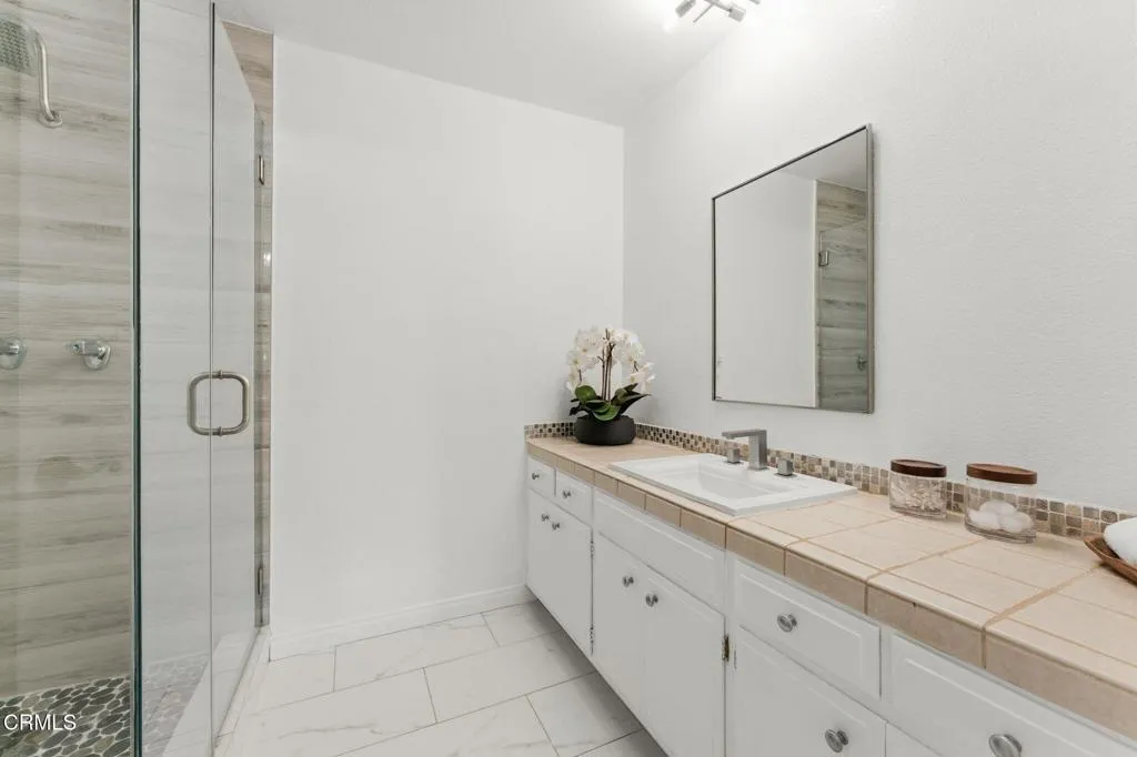 12-420 S Madison Ave-19