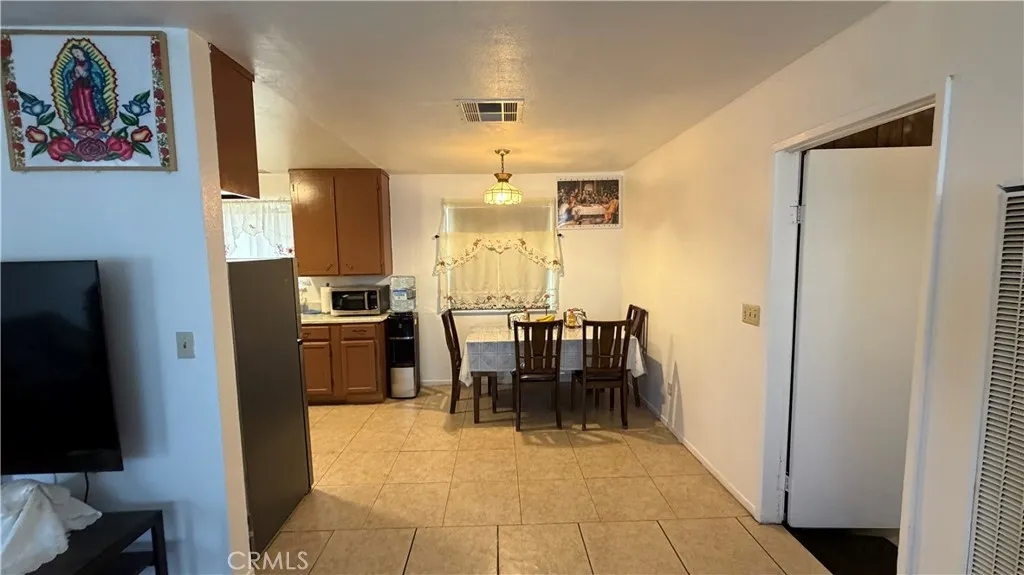 UNIT 1 EATING AREA